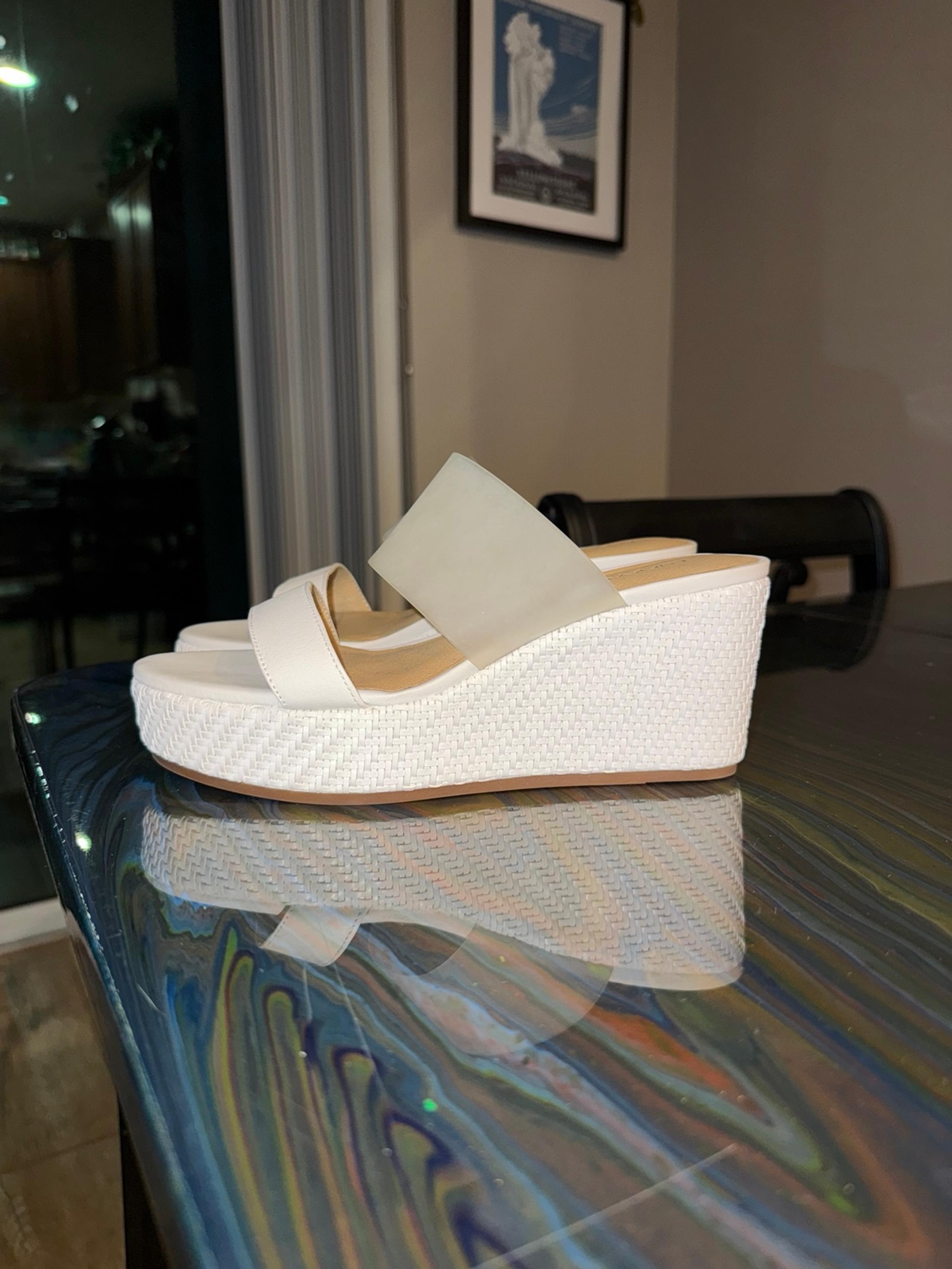 New Lucky Brand Womens Wedge Sandals - White - Size 7.5