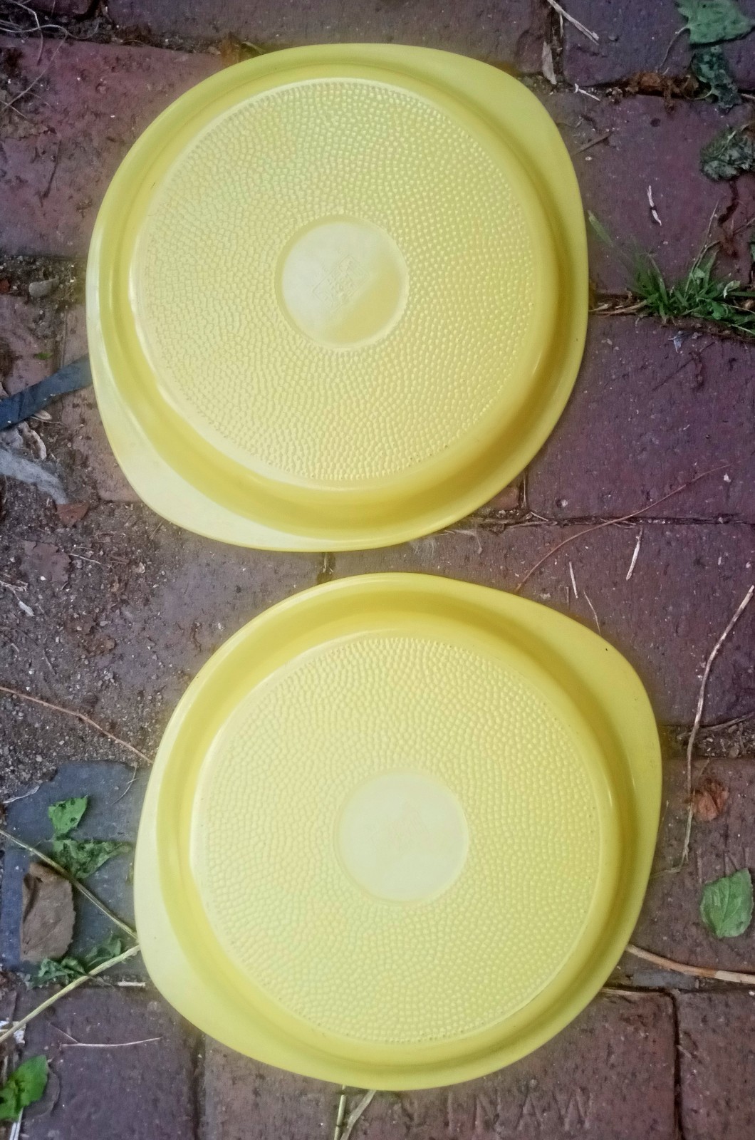 Glasbake ovenware pyrex pastel yellow 9.5 pie plates UNUSED.