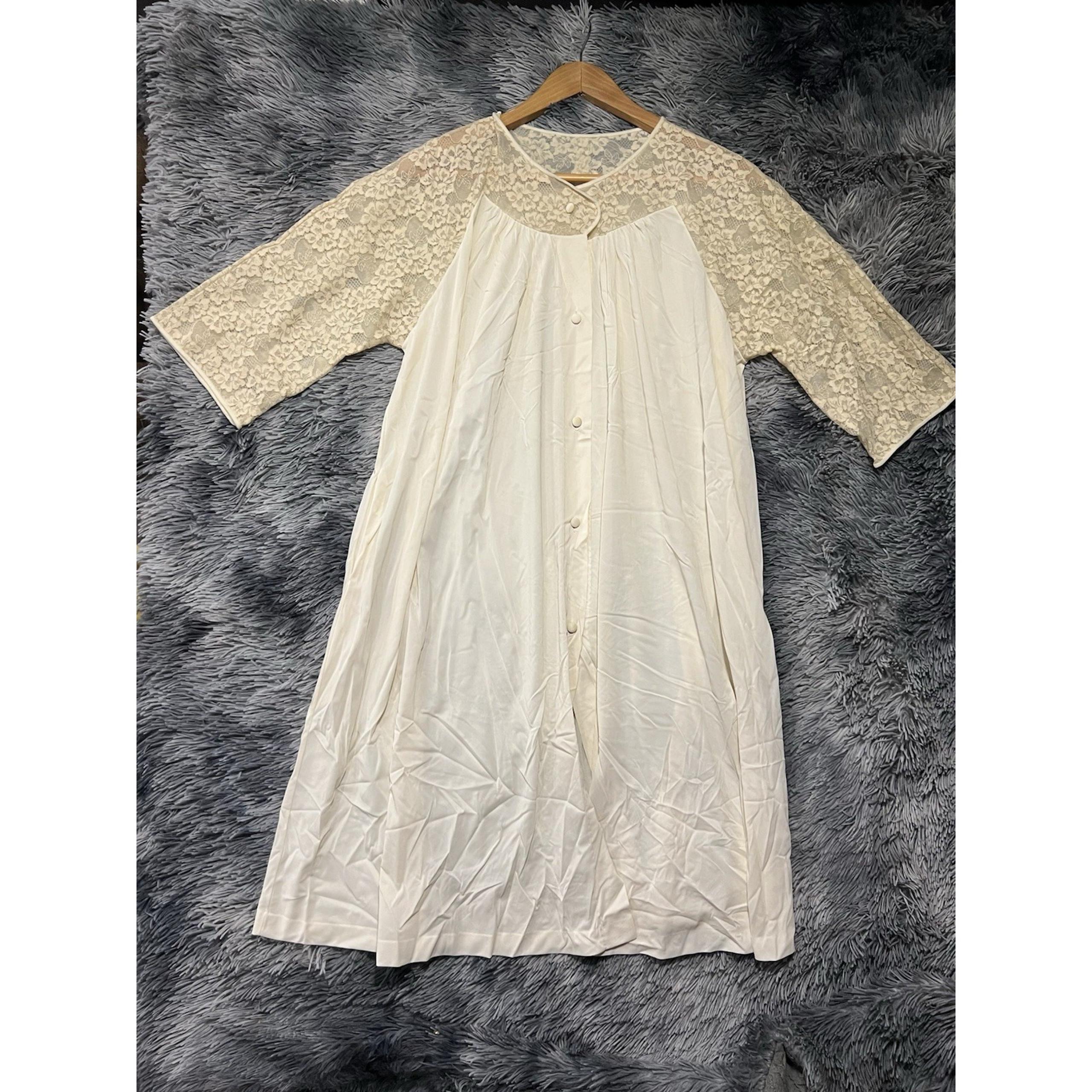 Vintage  Womens Medium Night Gown Cream Granny Praire Flowers Romantic