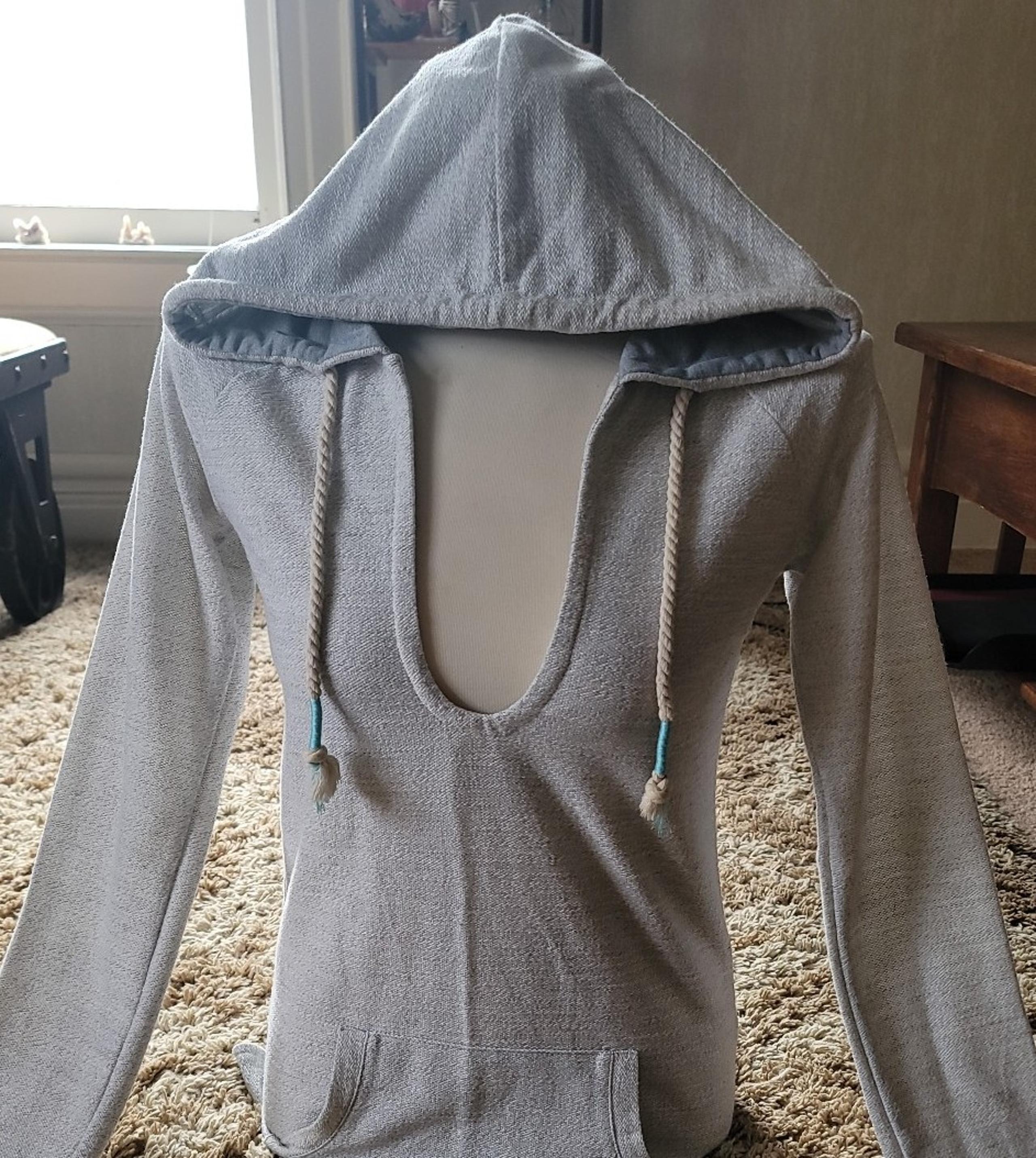 ROXY HOODED V NECK SWEATER - SMALL
