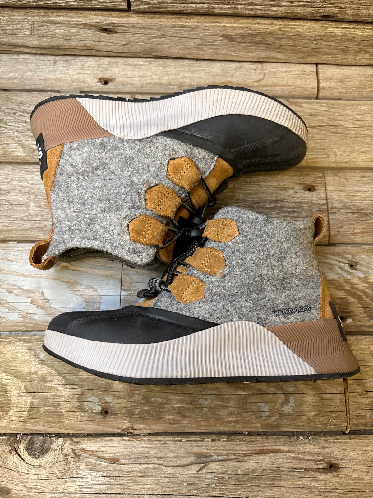 Sorel Girls Out n About Boots size youth 2