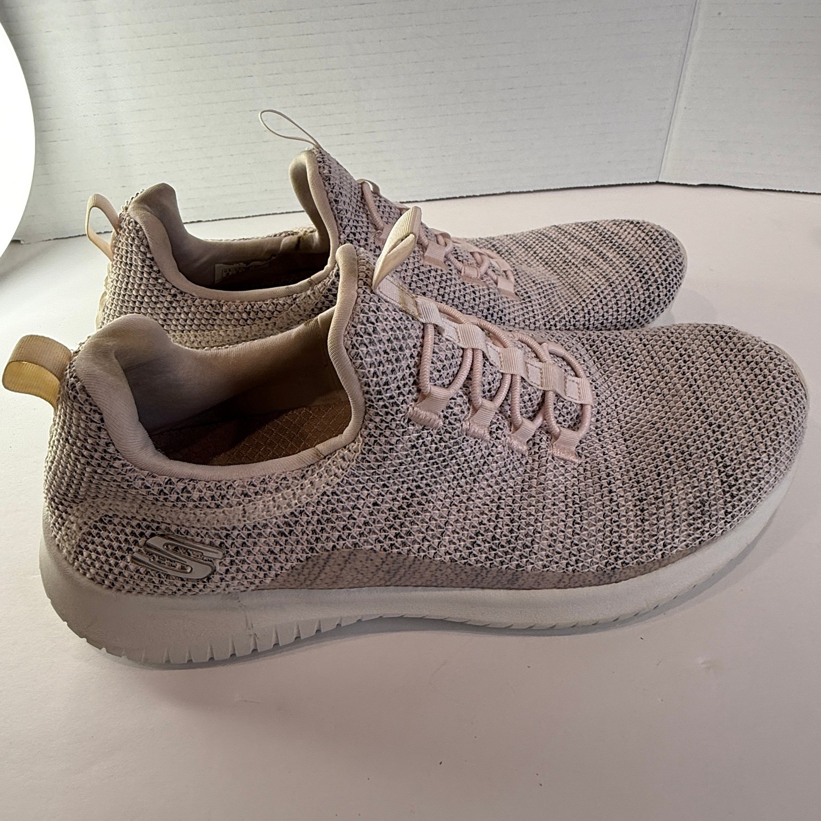Skechers Ultra Light Knit Sneakers | Women’s 8 | Soft Pink Gently Pre-Owned