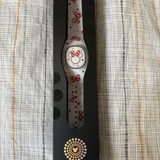 New Disney Parks MagicBand Plus “Minnie Mouse Bows” MagicBand +