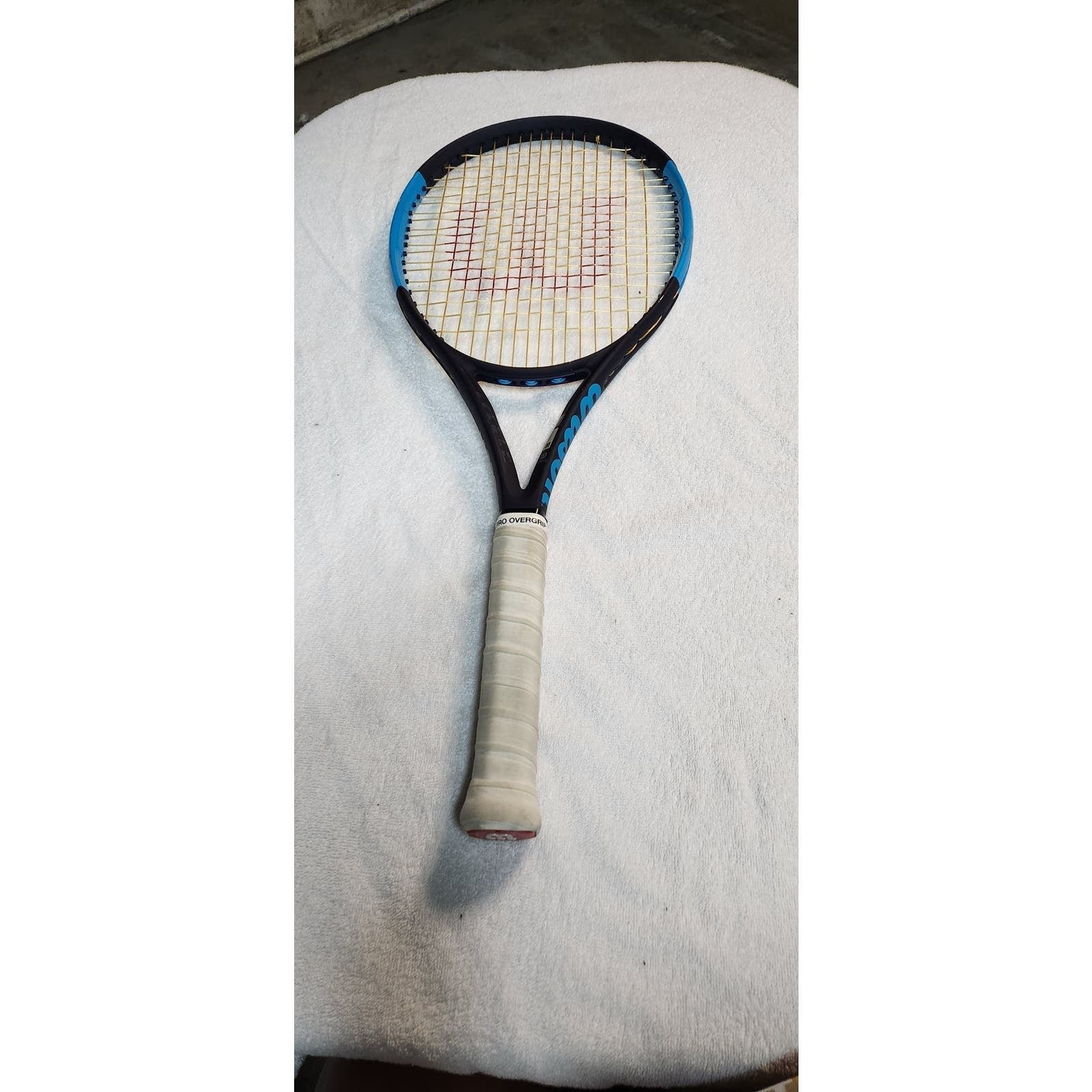 Wilson Ultra 100UL tennis racquet