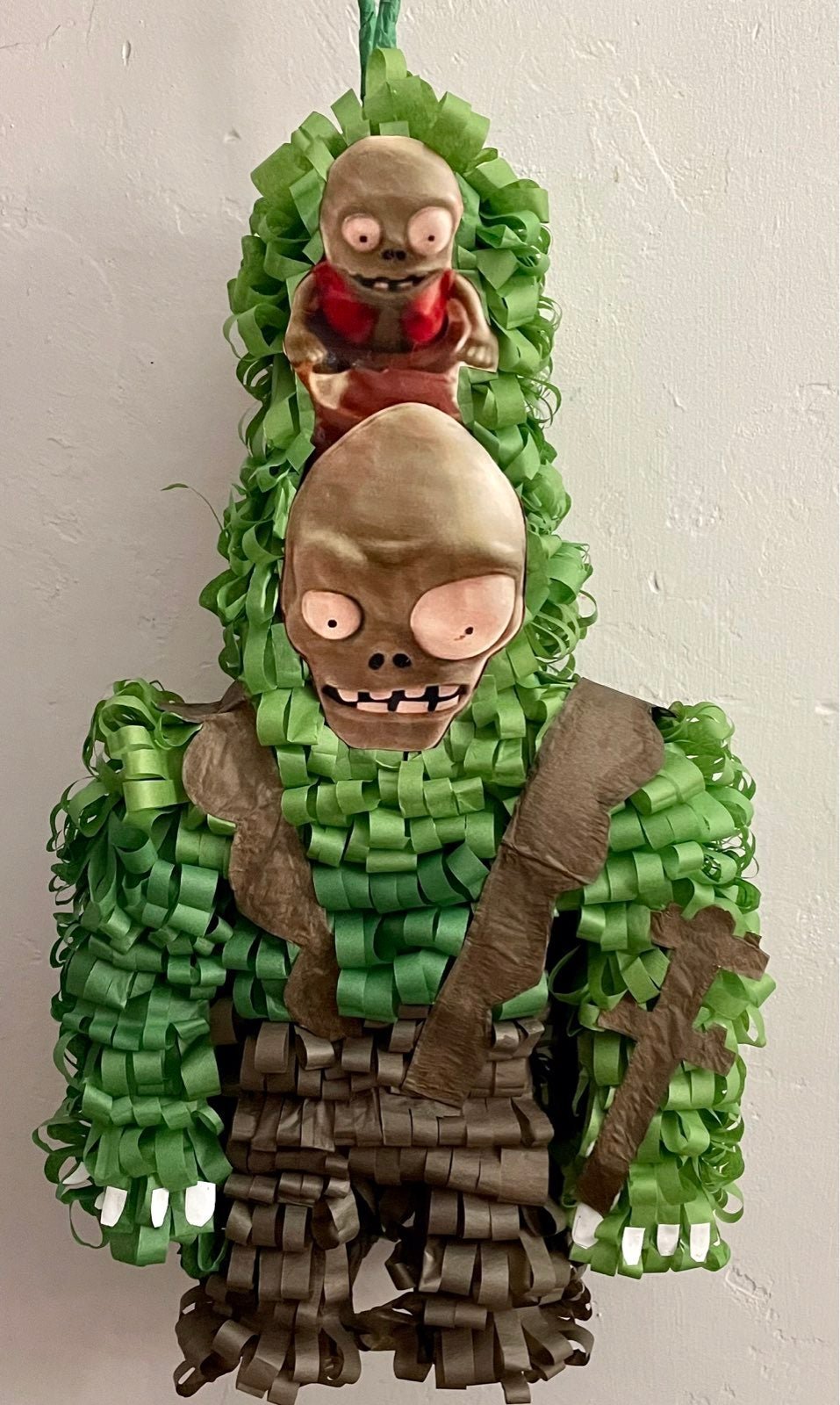Plants V Zombie Gargantuan Pinata 20x12x6