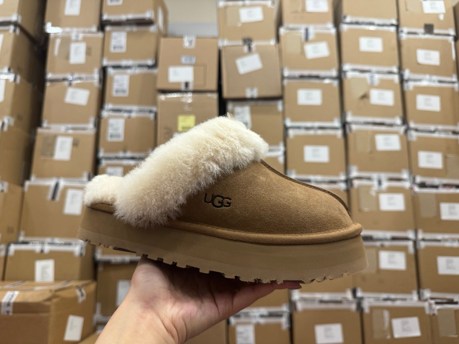 1122550- Che Ugg Women Disquette Chestnut Size 10