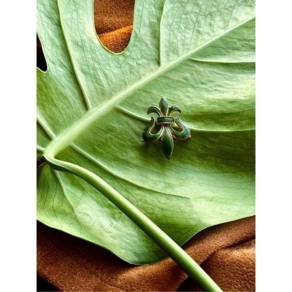 Antique Gold Fleur Di Lis Pendant Brooch