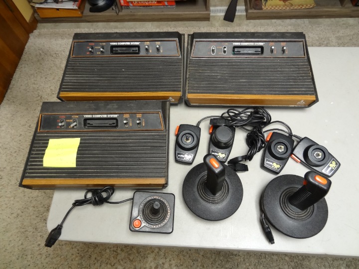 LOT of (3) ATARI 2600 CONSOLE and (5) CONTROLLERS (NON-WORKING) (PARTS ONLY)