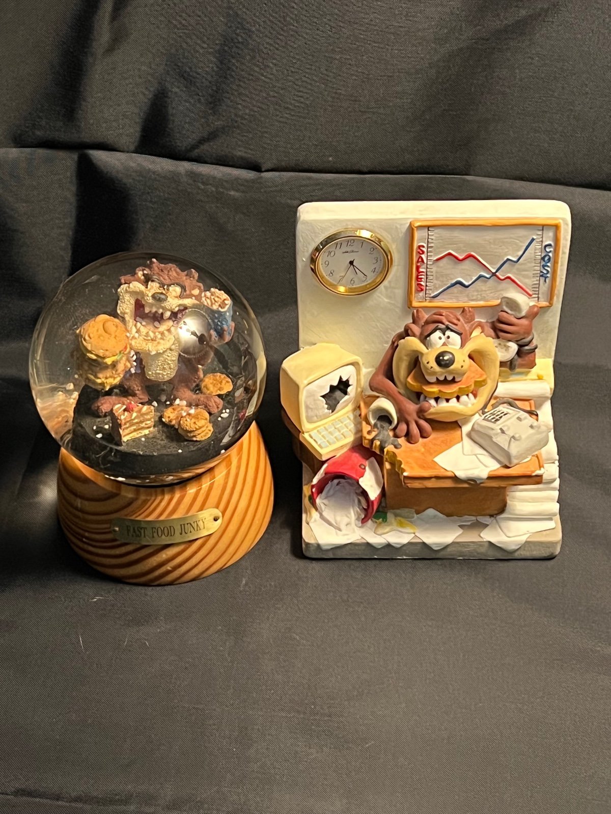 Warner Bros. 1994 Taz Desk Clock And Snow Globe Lot of 2