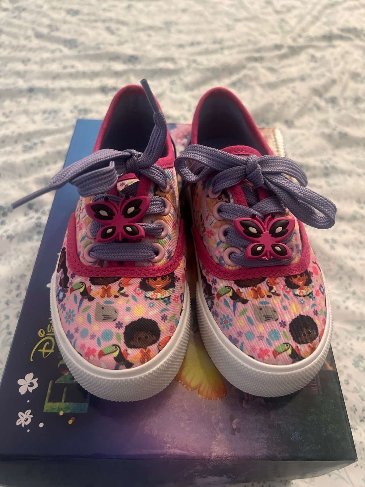 Girls sneakers