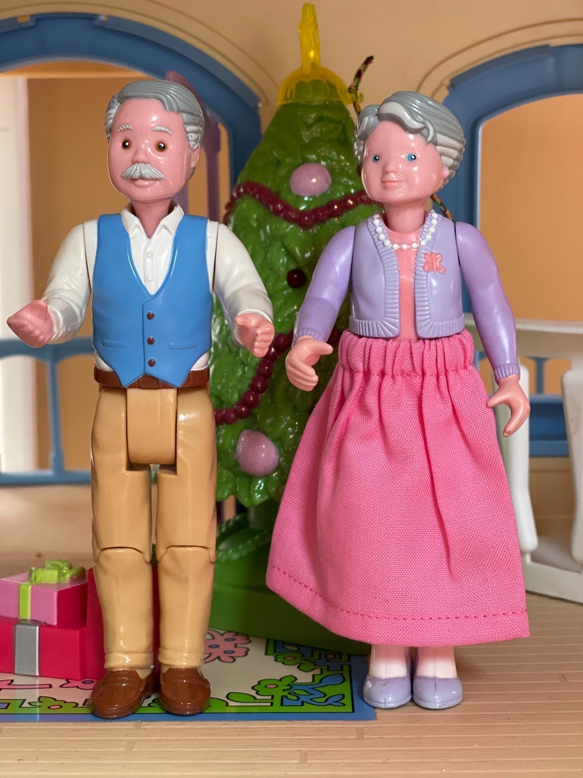 Loving family grandparents dollhouse set NICE fisher price