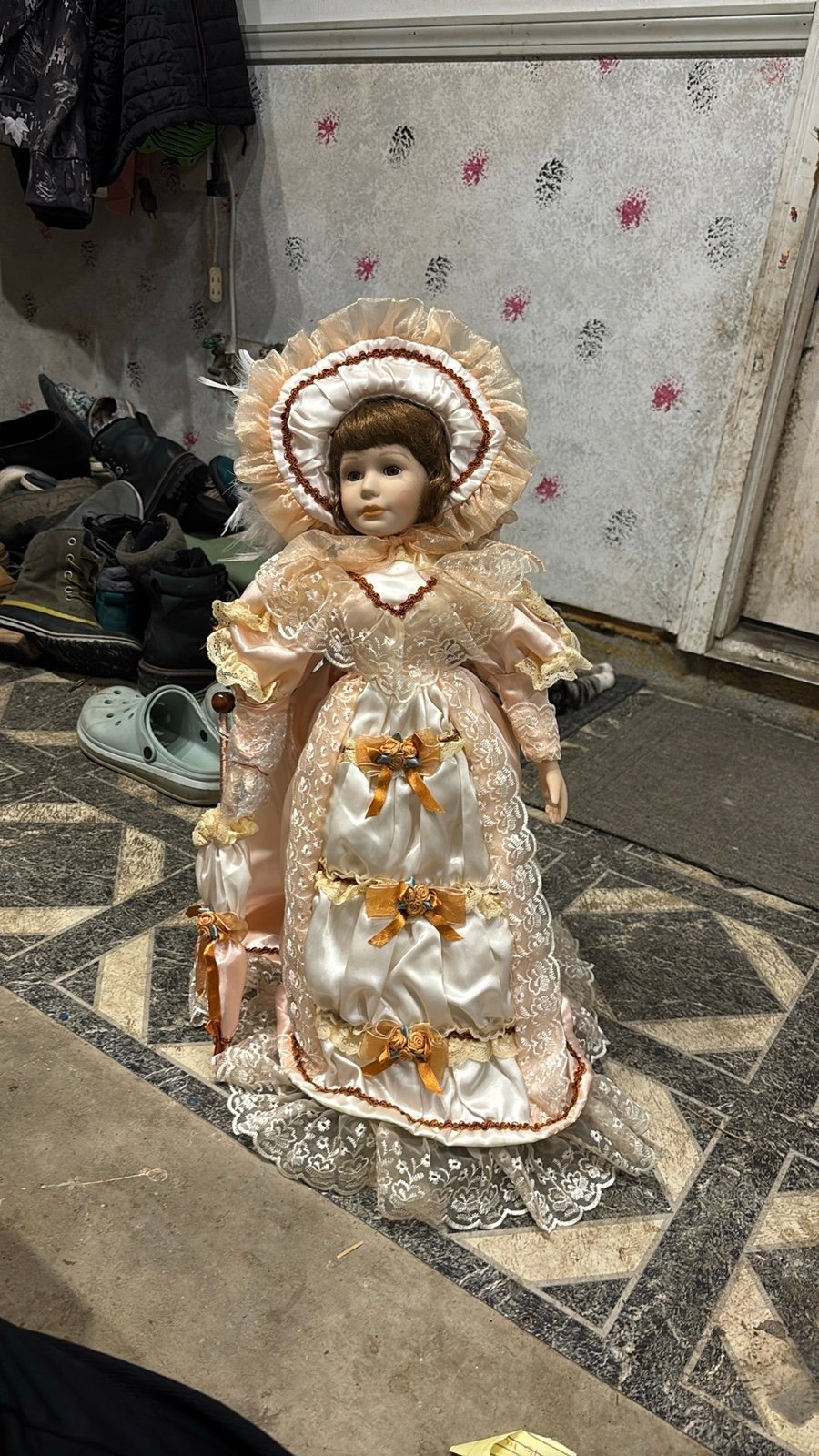Vintage flawless Limited edition collectors doll seymore mann