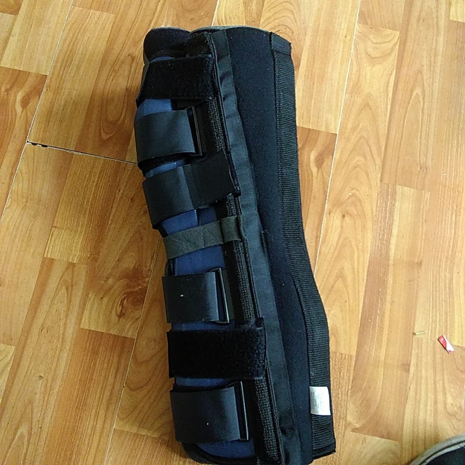 Leg brace
