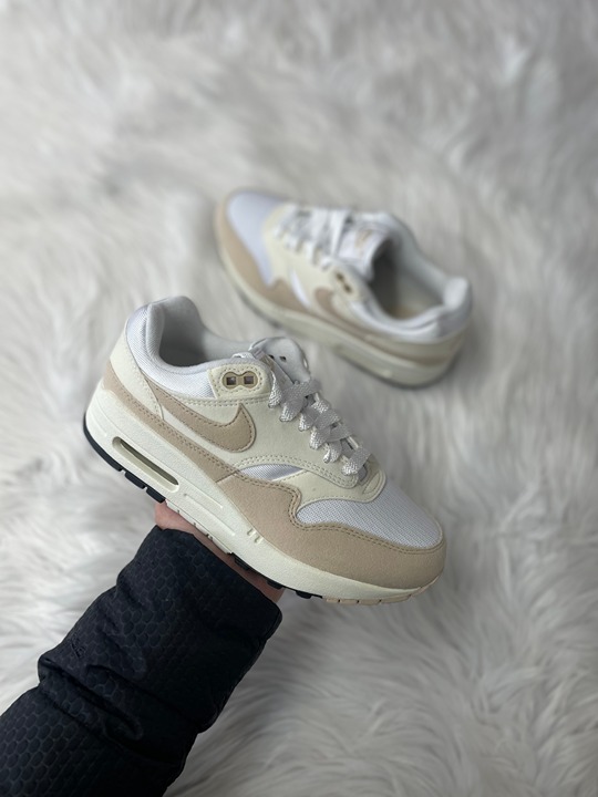 Nike Air Max 1 Cream Womens DZ2628-101 VNDS Sz 5.5