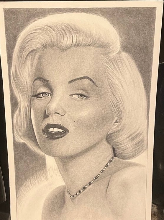 Marylin Monroe portrait pencil black and white