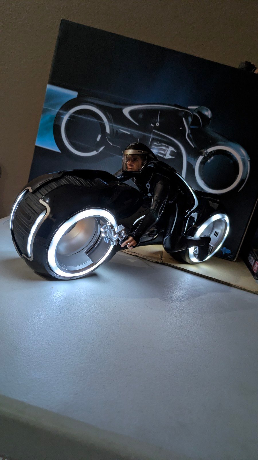 Hot Toys Sam Flynn Light Cycle