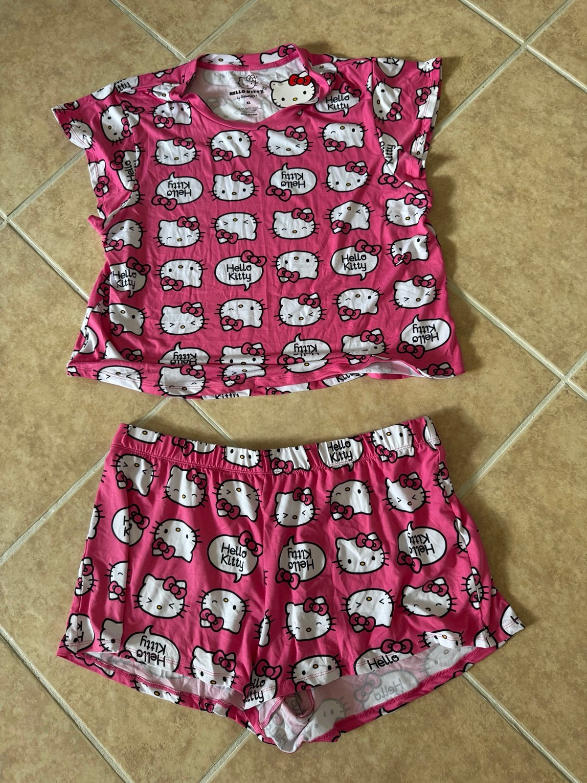 Hello kitty pajama / pink pajama