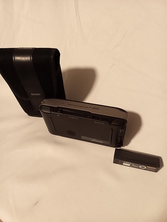 Epson P=4000 w/Battery + Epson Carrying Case