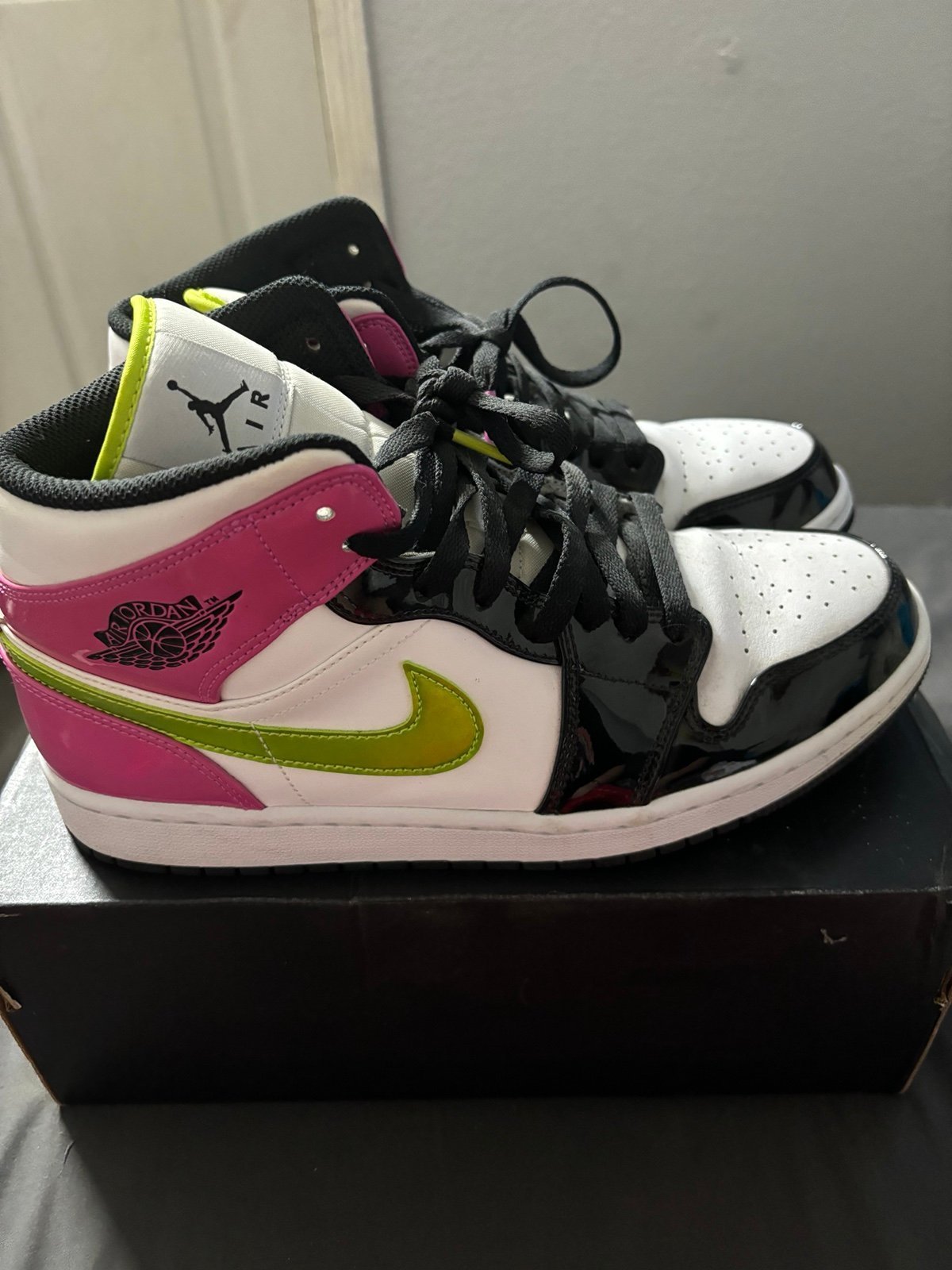Jordan 1 Cyber Active Fuchsia
