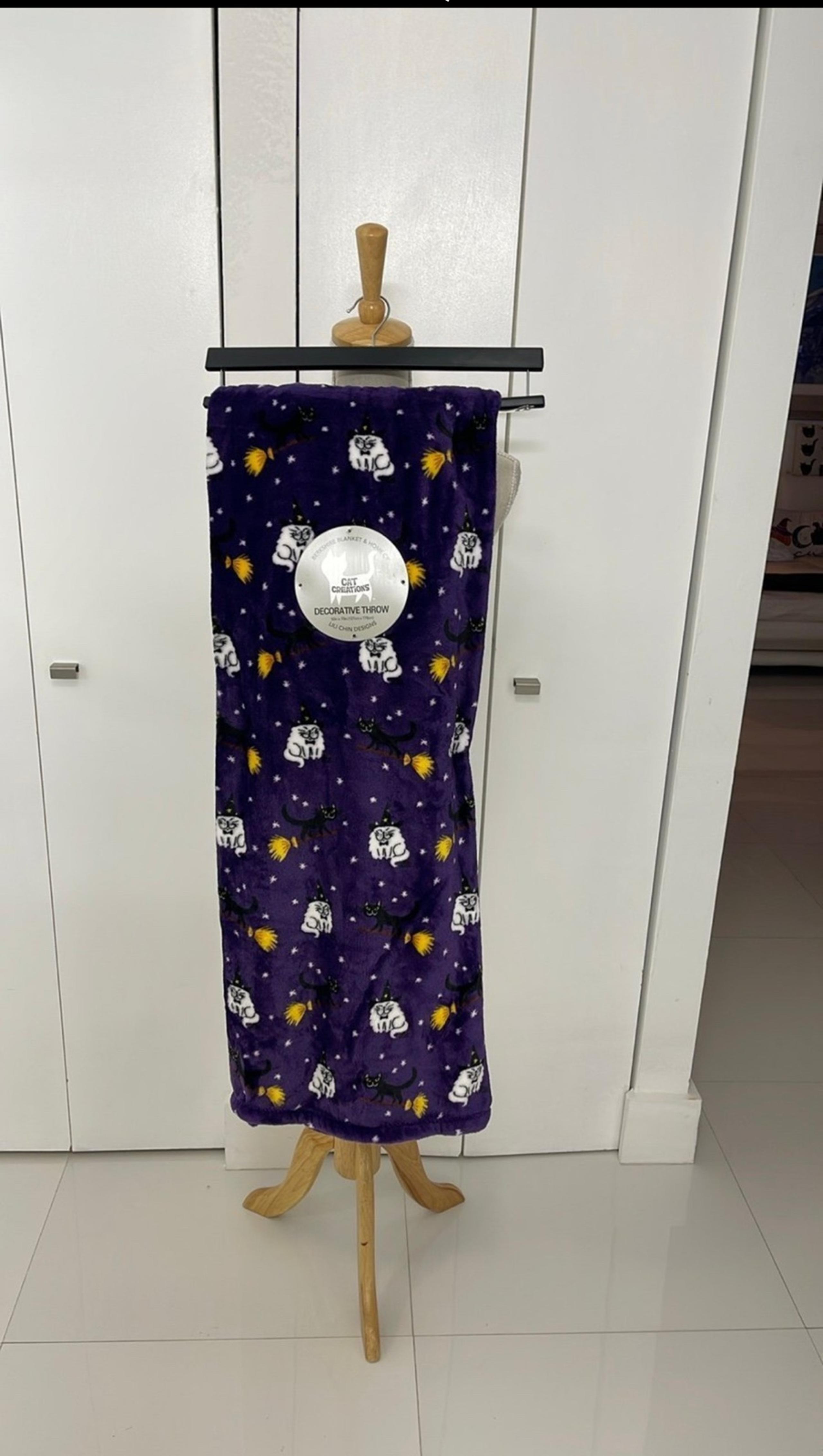 SALE! Berkshire Halloween Purple/White/Gold Cats in Costumes Plush Throw Blanket