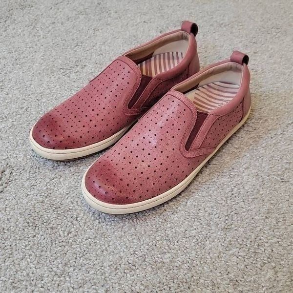 Taos Court Women's Leather Comfort Slip On Shoes Size 8