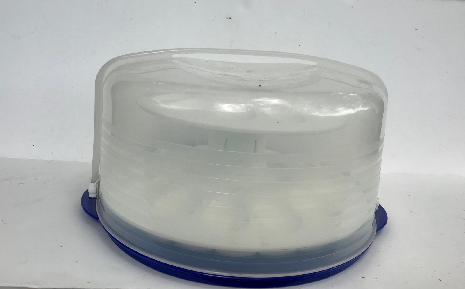 Tupperware Cake Taker with Egg-Ceptional Stand