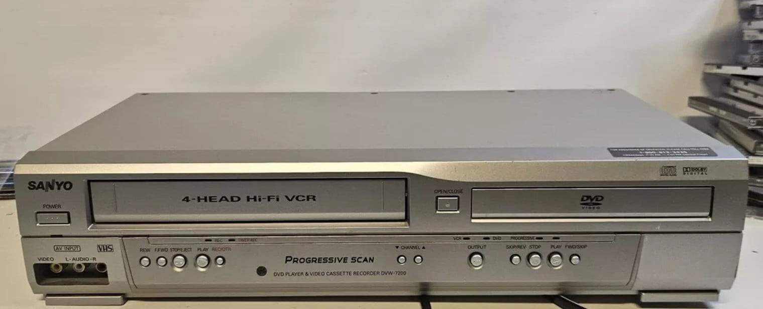 SANYO VHS-VCR / DVD Combo PLAYER no remote Excellent Working Condition Tested