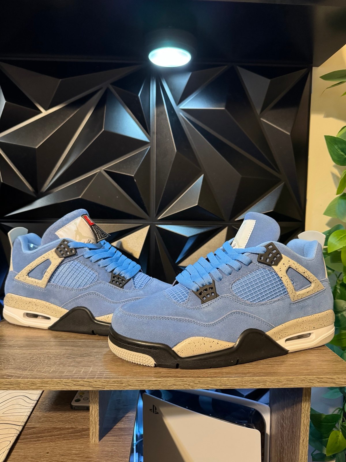 Jordan 4 retro university blue