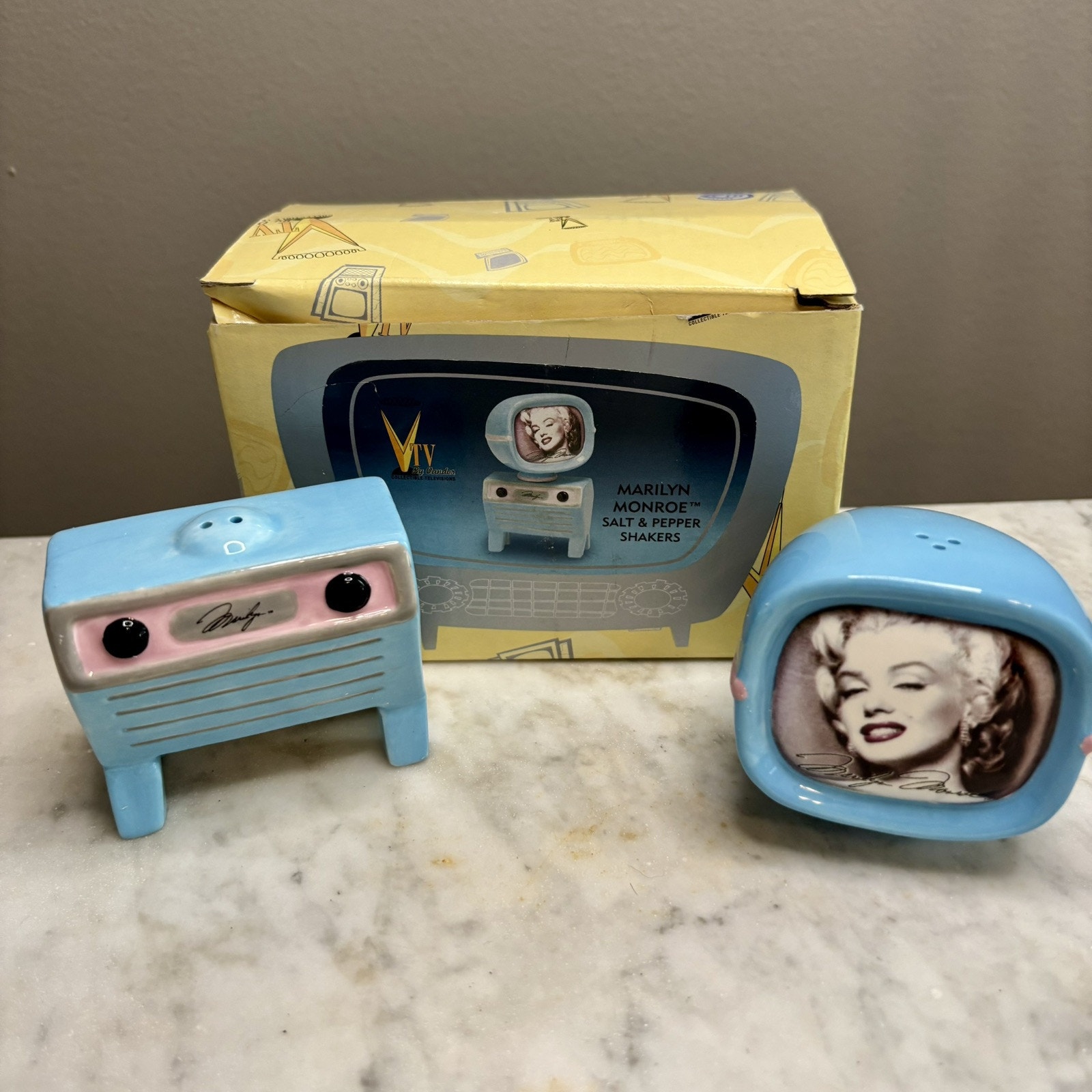 Marilyn Monroe Retro Vintage Ceramic Blue TV Salt & Pepper Shakers Vandor