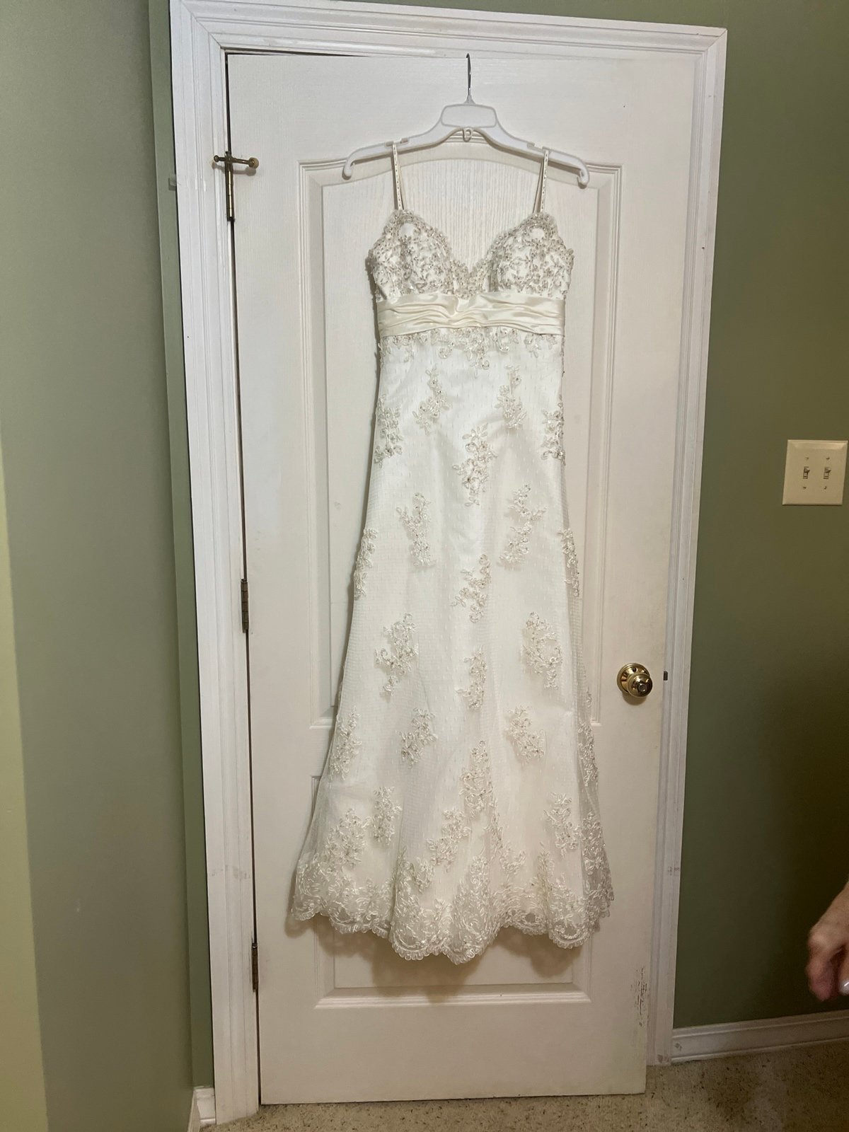 Beautiful ivory lace wedding dress