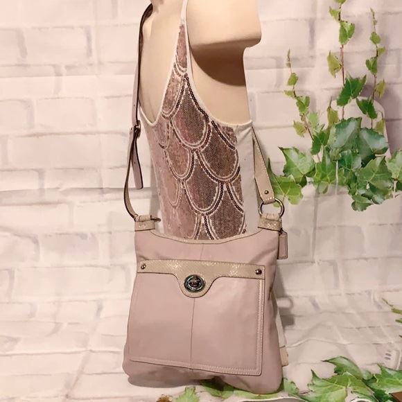 COACH F16533 shops LAVENDER PENELOPE HIPPIE CROSSBODY - NO OFFERS - PRICE IS FIRM
