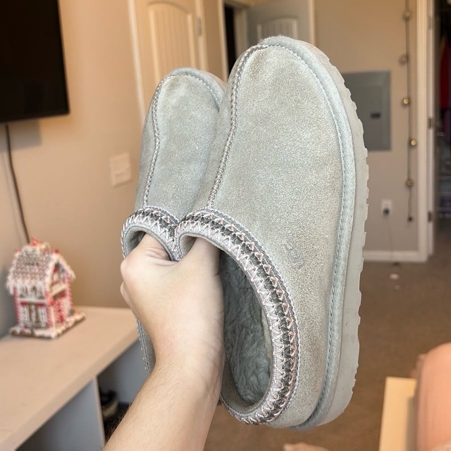 RARE Women’s Tasman Slippers Uggs. In color “Goat”. Size 8. USED condition.