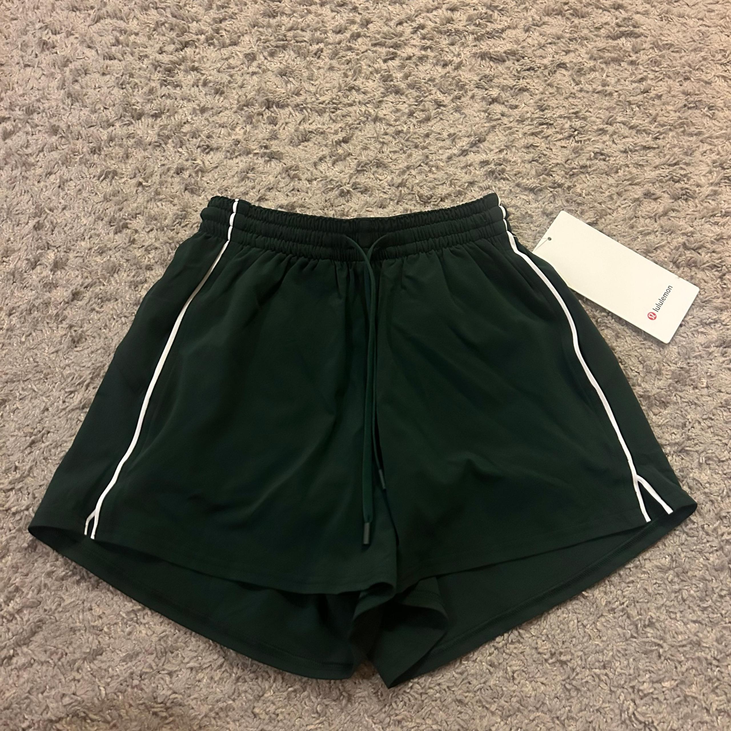 Women’s Lululemon Athletica Lightweight High-Rise Relaxed 3" Long Liner Shorts