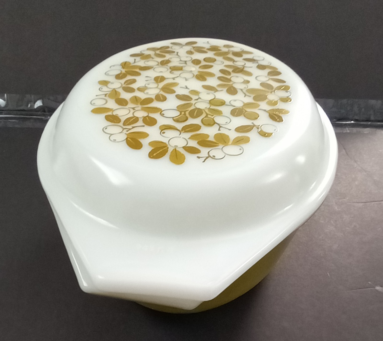 Pyrex #043 Crazy Daisy Spring Blossom Casserole Dish with Lid 1 1/2 QT.