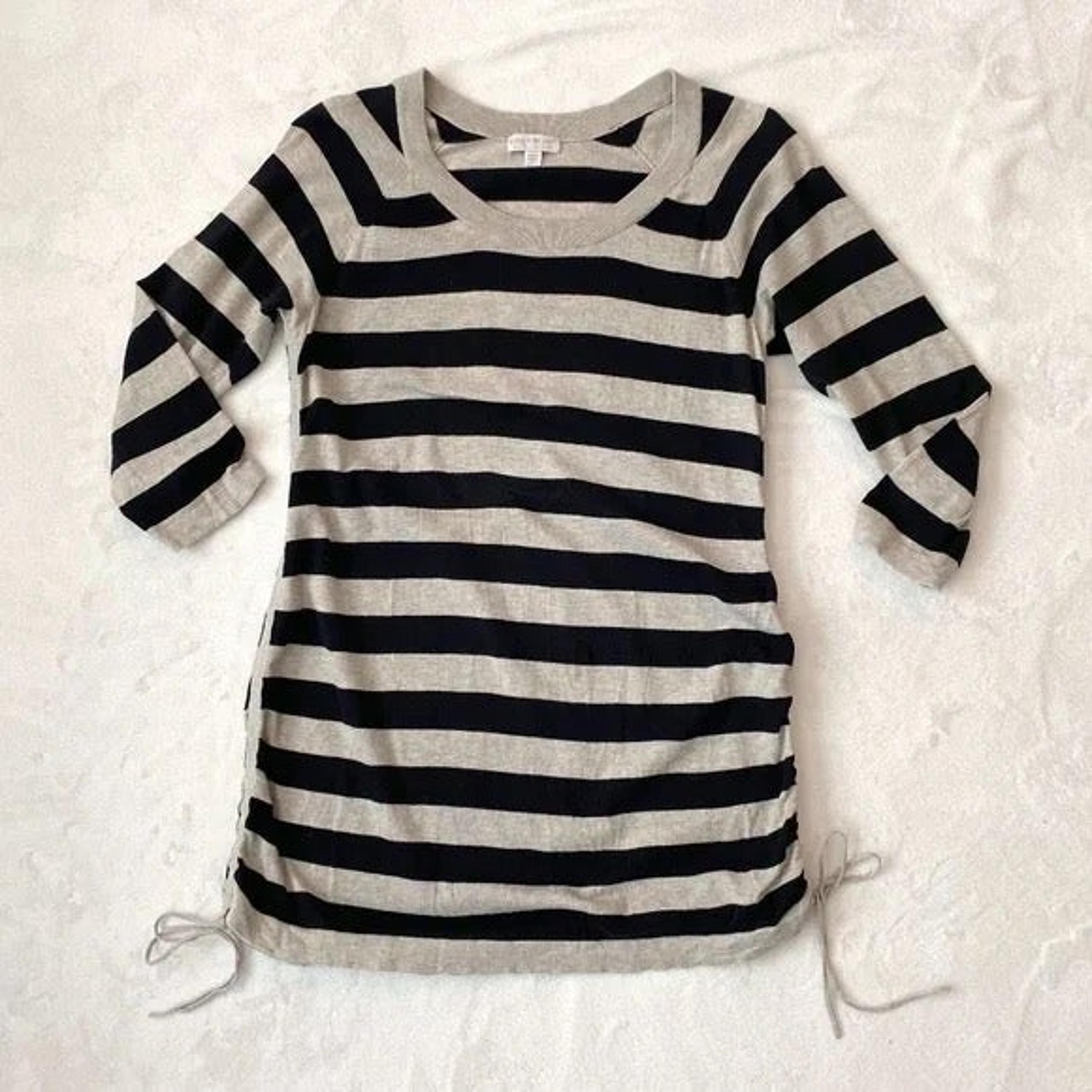 A Pea In The Pod, light weight sweater tunic, size L