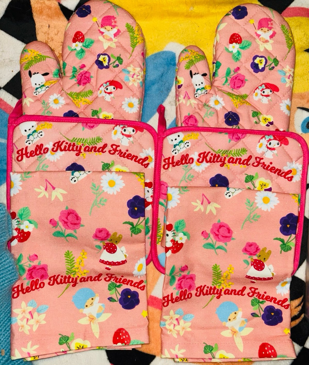 Hello Kitty Sanrio oven mitts and kitchen towel 2 sets