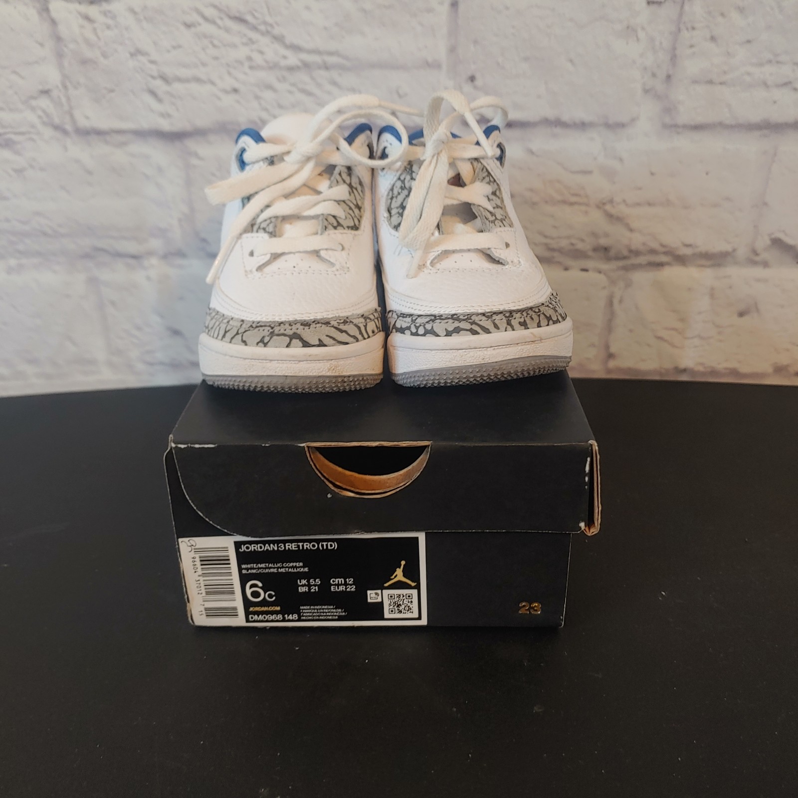 Jordan 3 Retro Boys Sneakers Size 6 Child