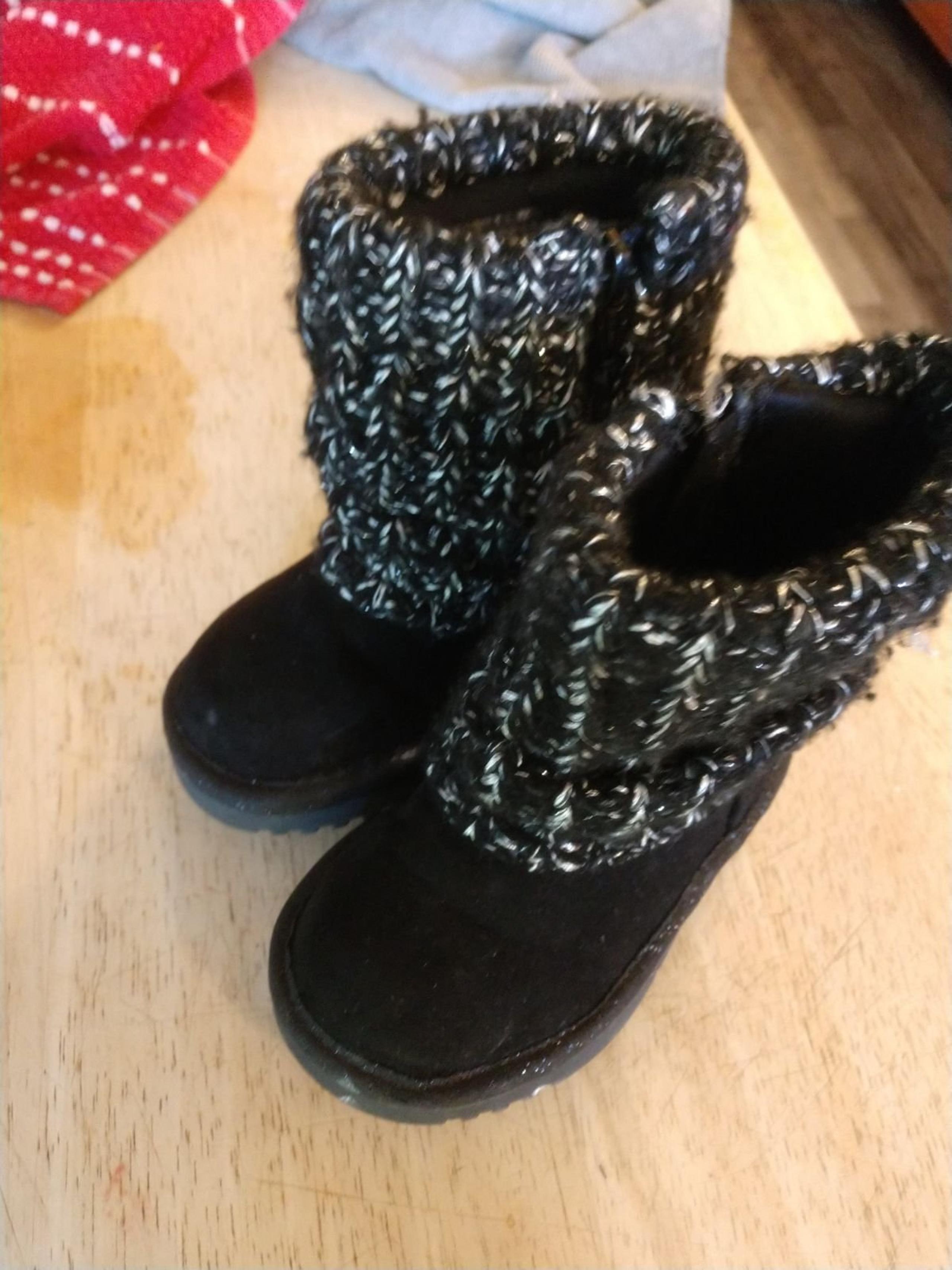 Little girl size 6 boots.  B