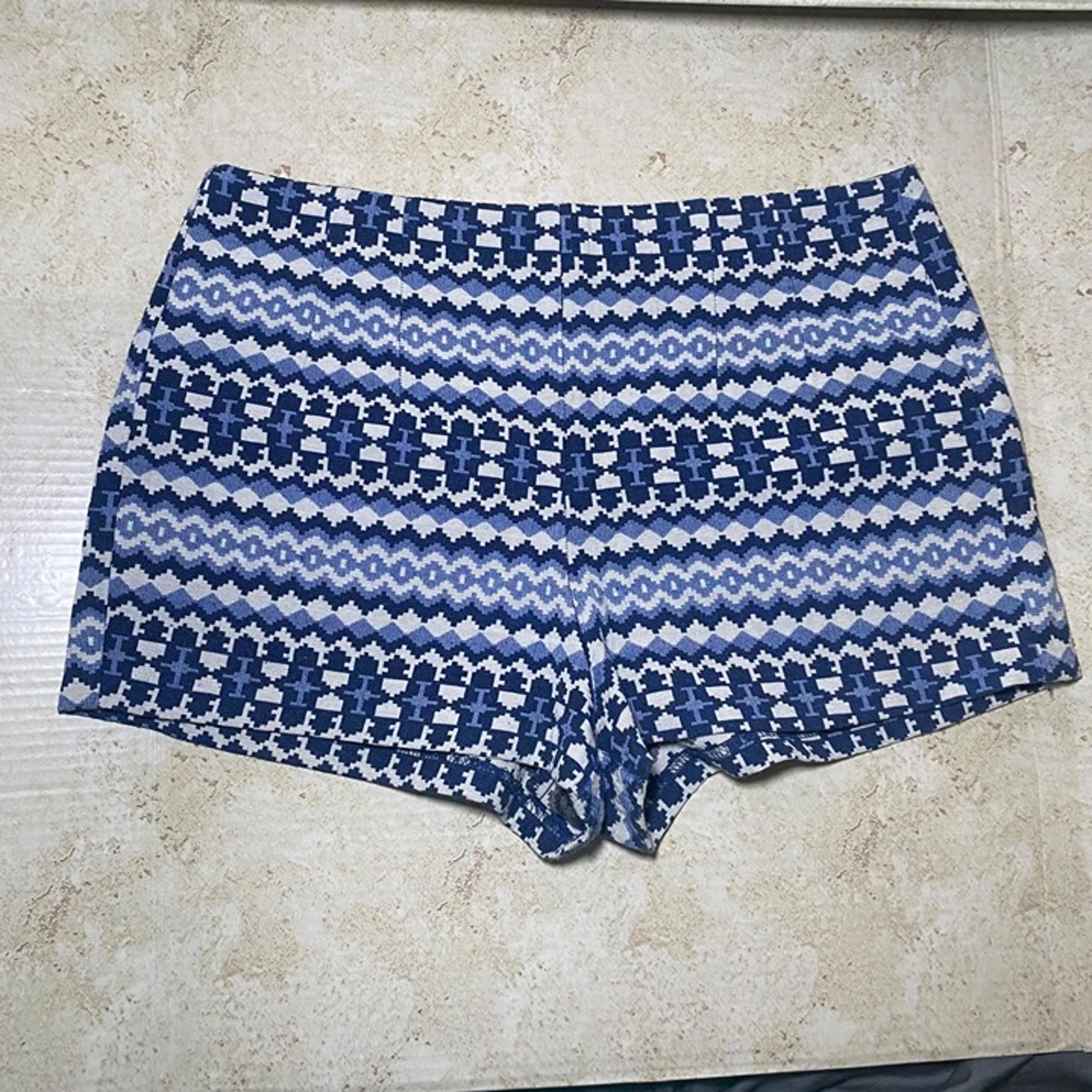 Forever 21 Womens Geometric Pattern Blue White Woven Short Shorts Casual Beach