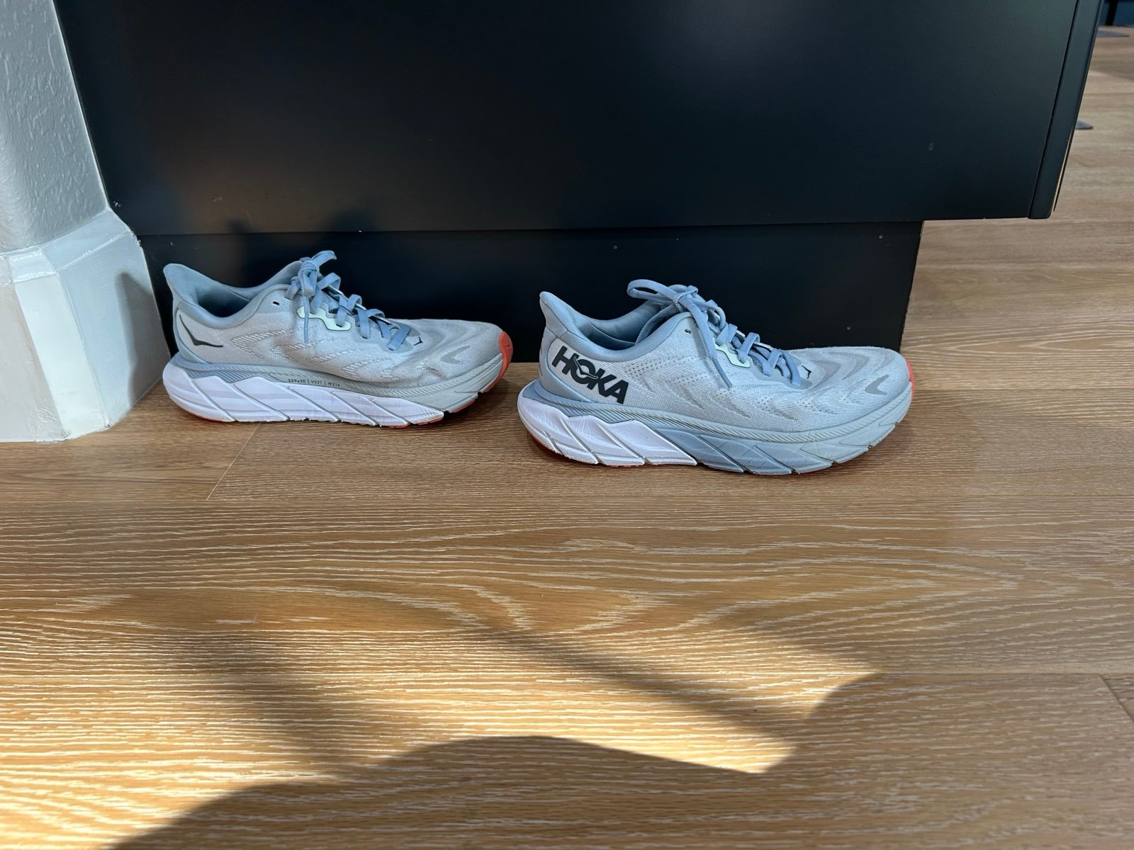 HOKA One one Arahi 6 women’s size 6.5