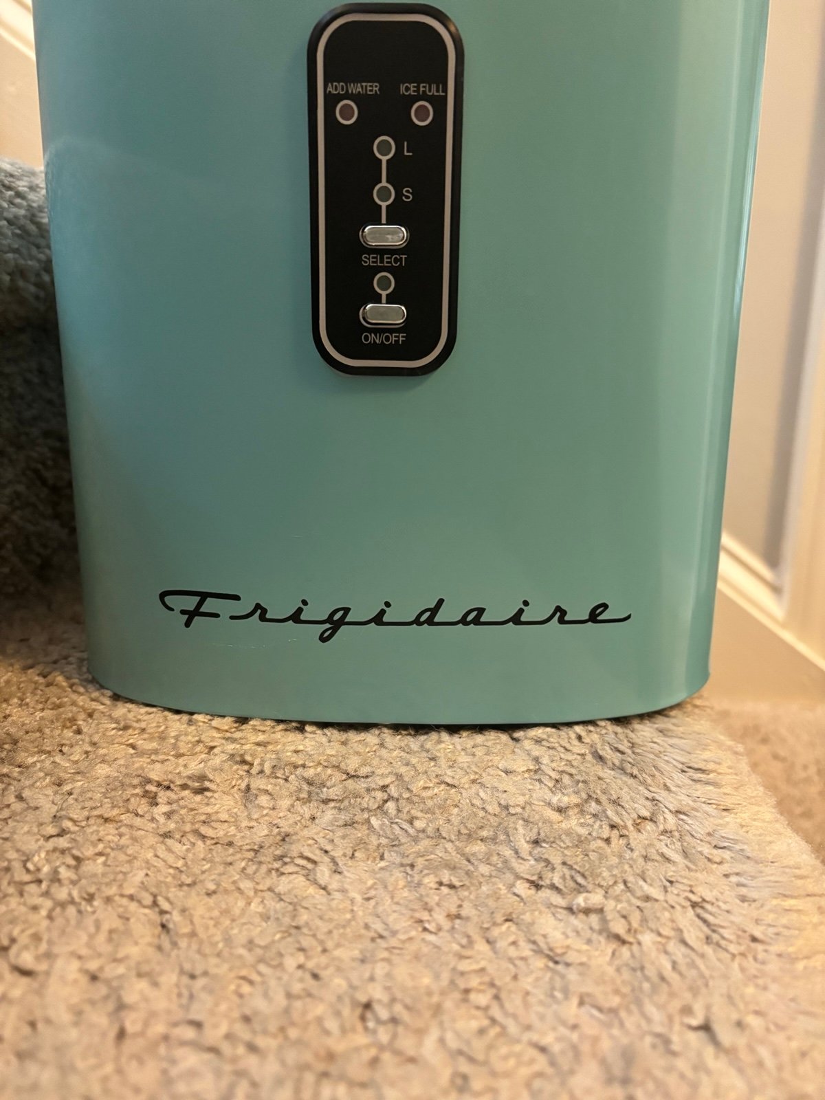 Ice cube maker portable