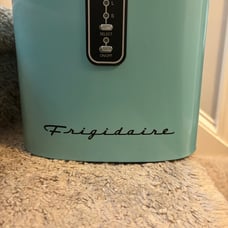 Ice cube maker portable