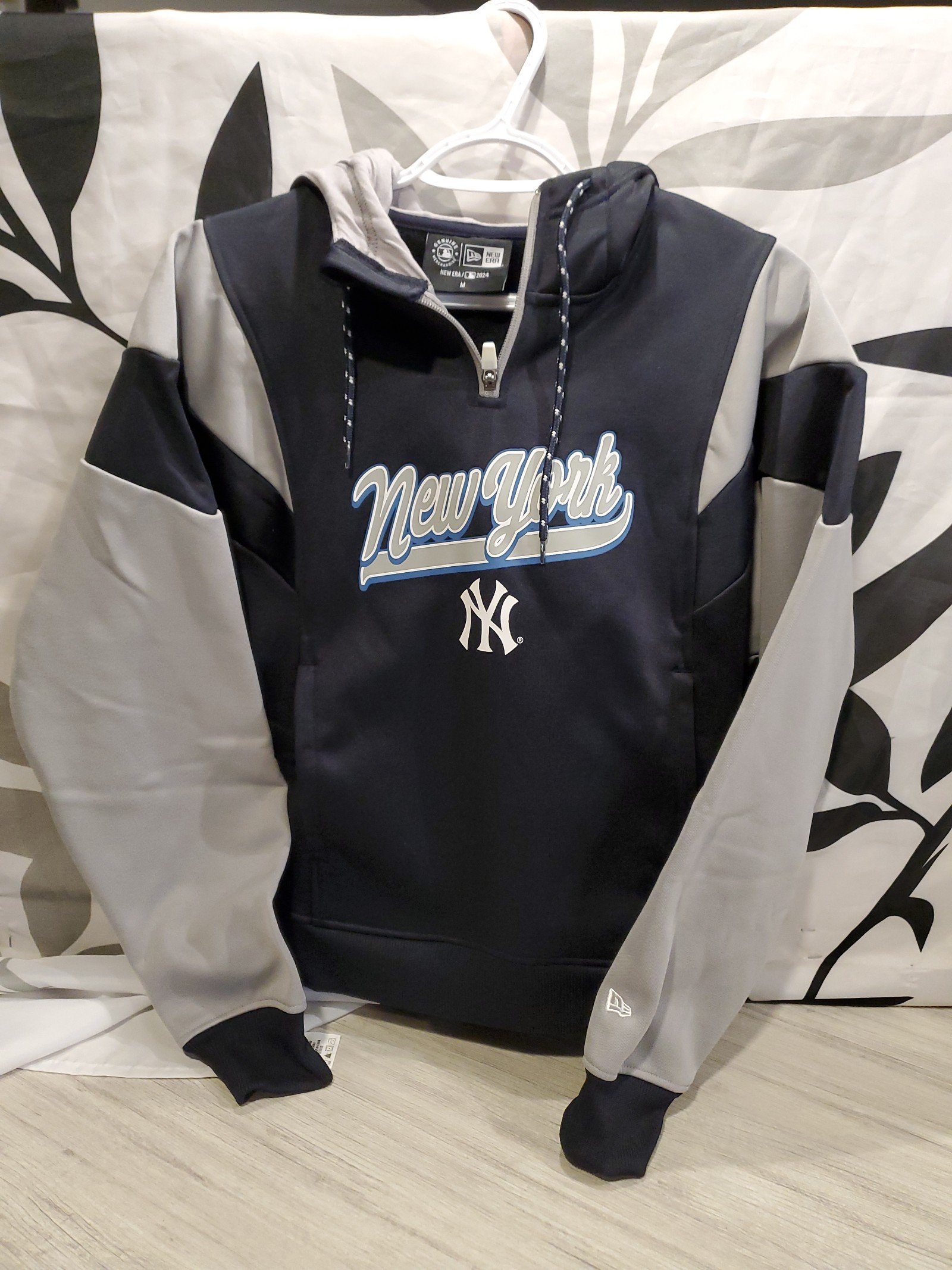 New York Yankees Baseball Hoodie Size Youth Medium.