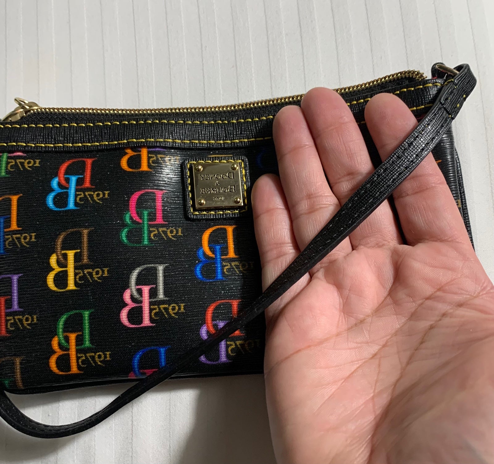 Dooney & Bourke shops