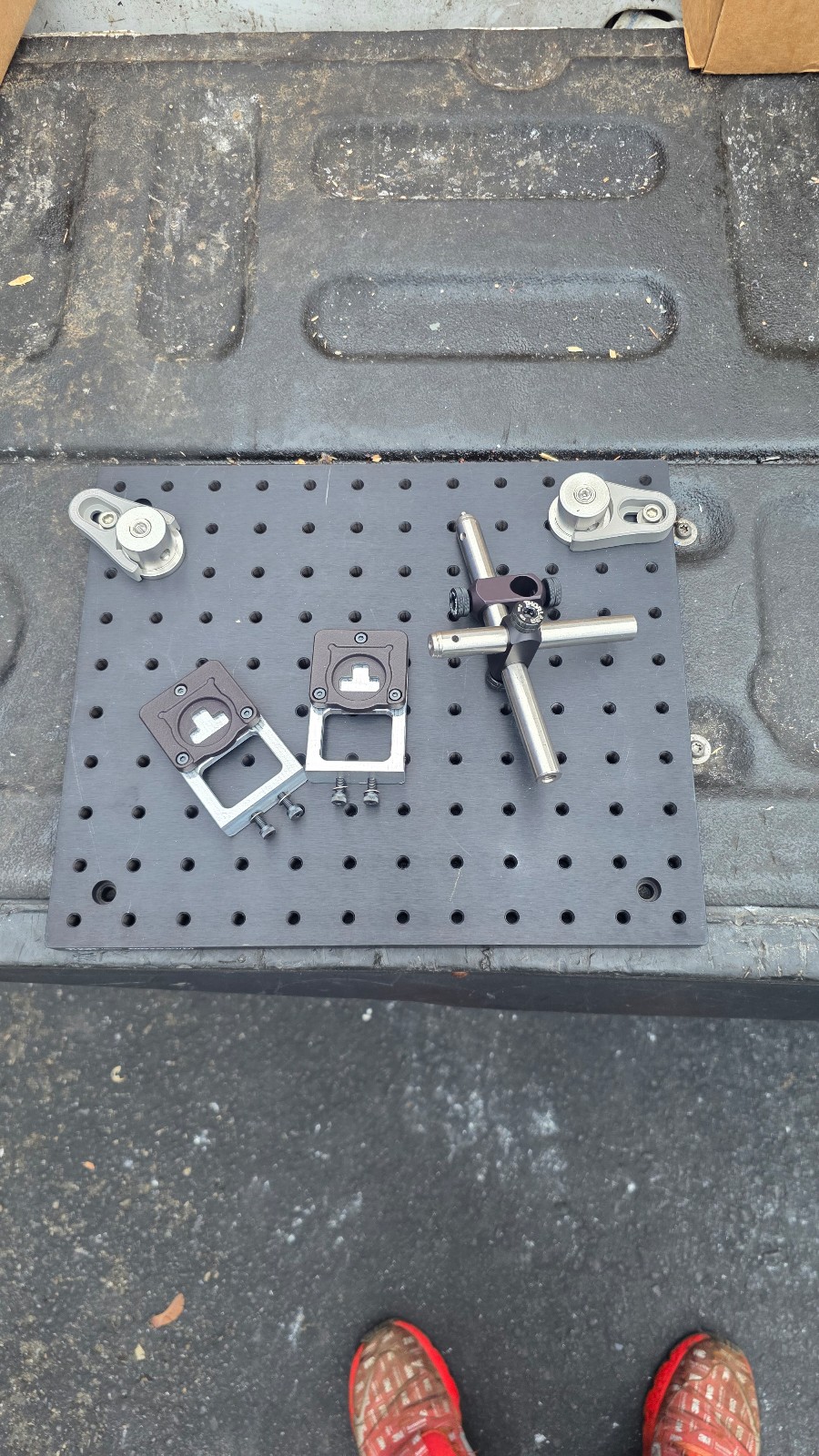 MB2530/M - Aluminum Breadboard, 250 mm x 300 mm x 12.7 mm, M6 Taps + RA90/M +mor