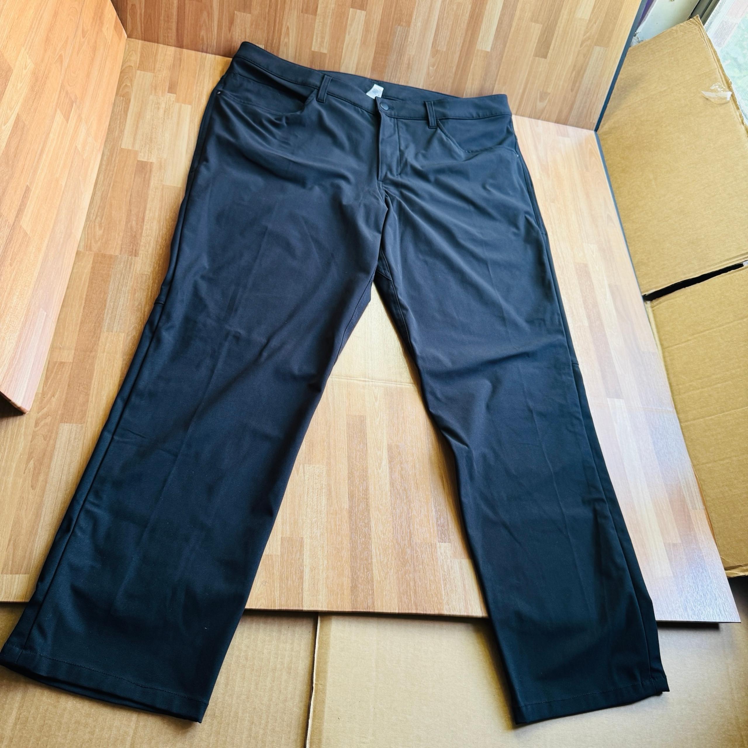 Lululemon men's black athletic/golfing pants size 38
