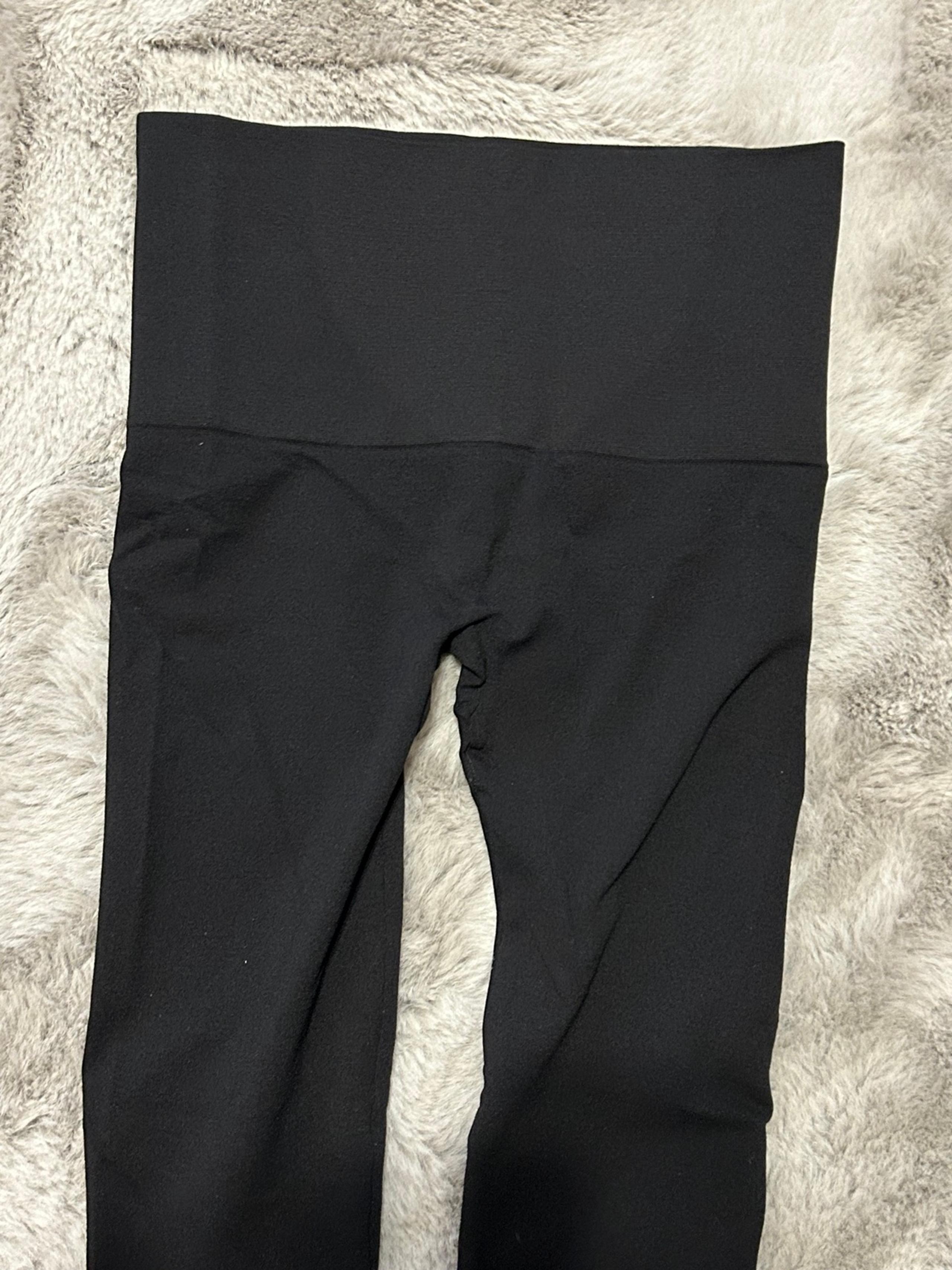 Assets by Spanx Red Hot Label Black Seamless Leggings Size M