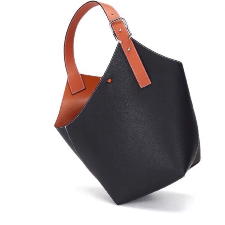 BORSETTA - Cholet Napa leather bucket bag. NWOT Internal phone slot. BEAUTIFUL! BORSETTA - Cholet Napa leather bucket bag. NWOT Internal phone slot. BEAUTIFUL!
