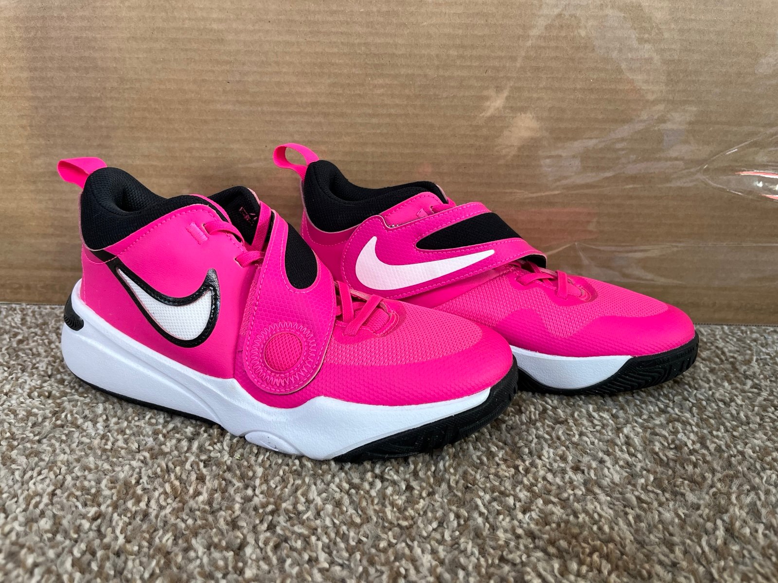 Nike Team Hustle D11 size 6.5Y