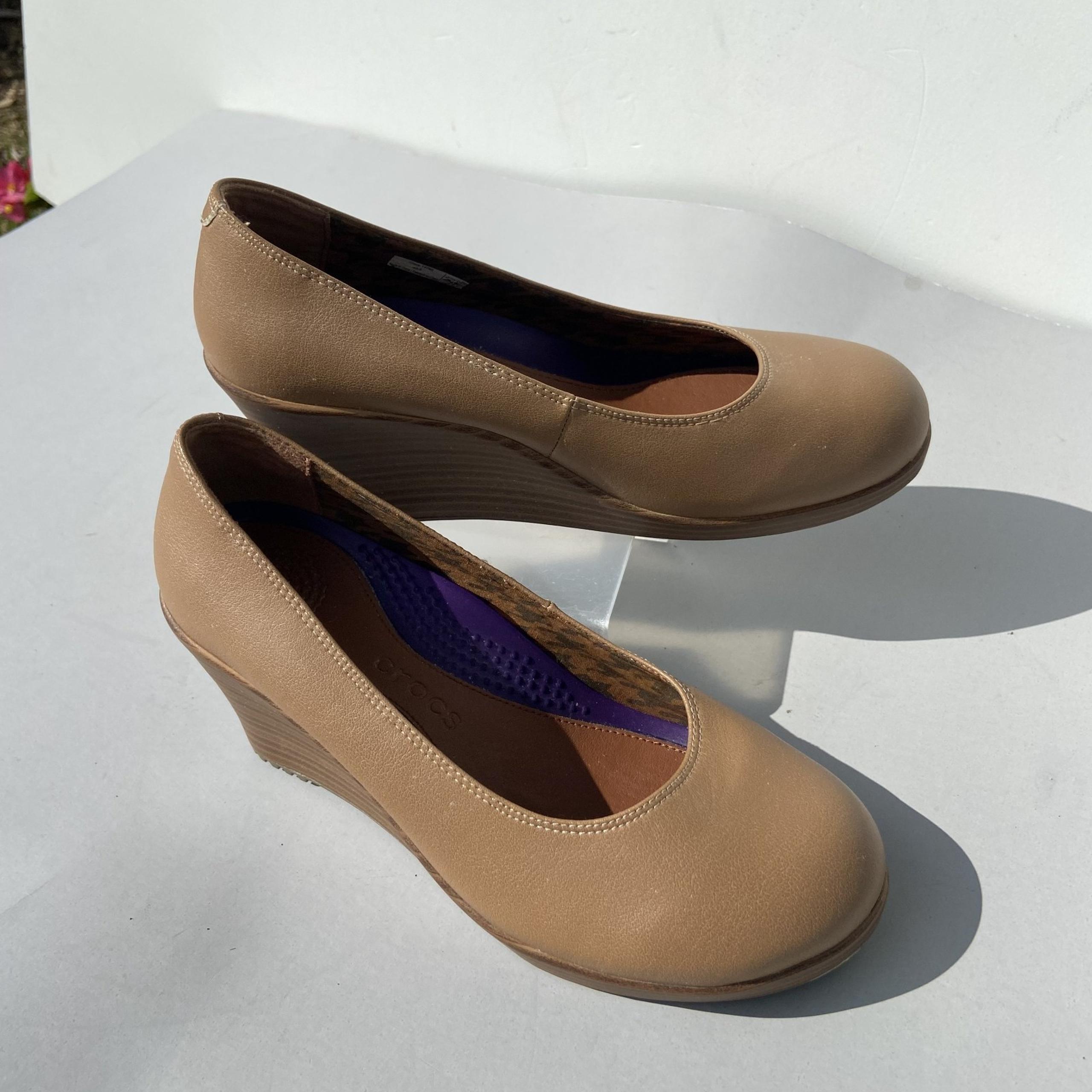 Crocs Womens Sz 5.5 Marin A-Leigh Closed Toe Wedge Slip-On Shoes Brown Faux Leat